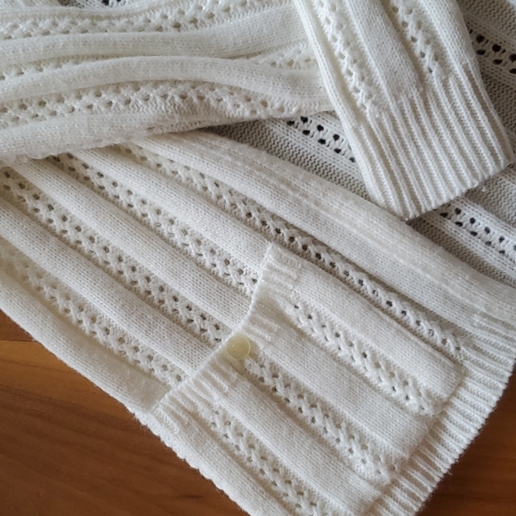 VINTAGE White Knit Cardigan with Roses - Picture 6 of 7